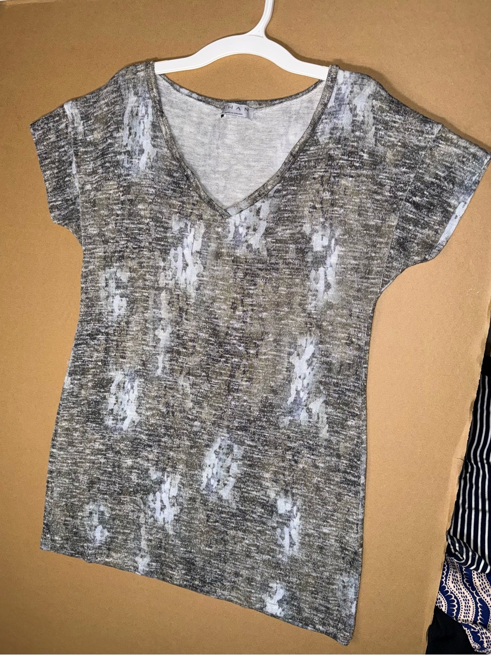 SHAN Short Sleeve V-Neck Tee in Olive and Gray Heather